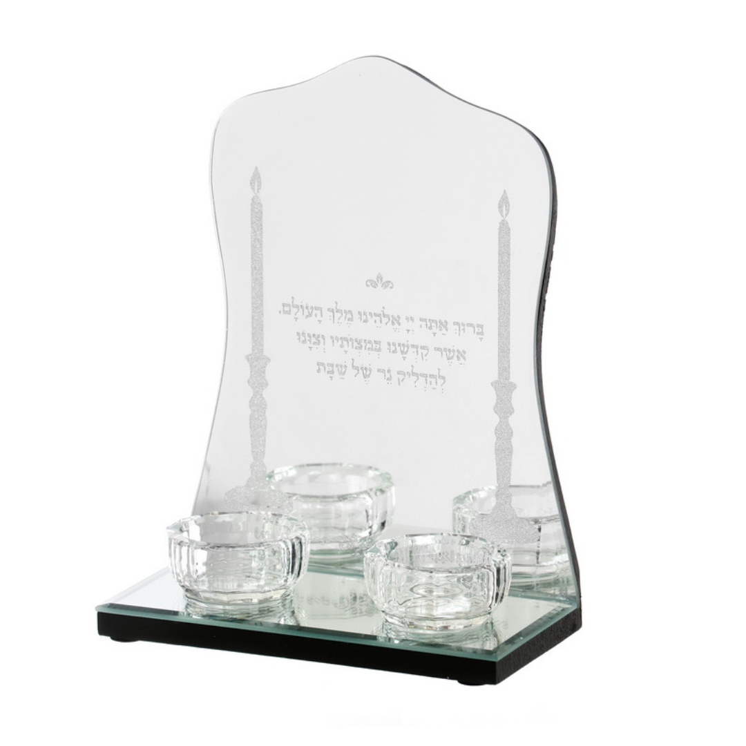 פמוטי שבת מעוצבים על משטח מראה מעוטר  וכיתוב הדלקת נרות גובה:20 ס"מ